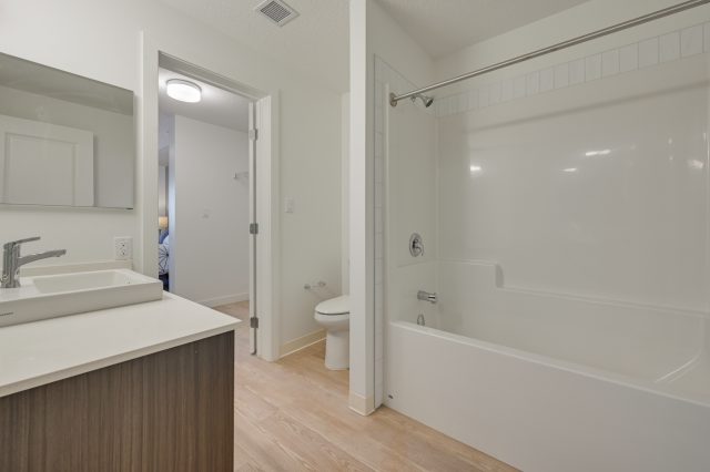 https://civida.ca/wp-content/uploads/2022/01/5-Bedroom-Bath-1.2-640x426.jpg