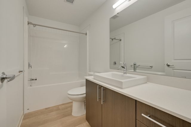 https://civida.ca/wp-content/uploads/2022/01/Bathroom-640x426.jpg